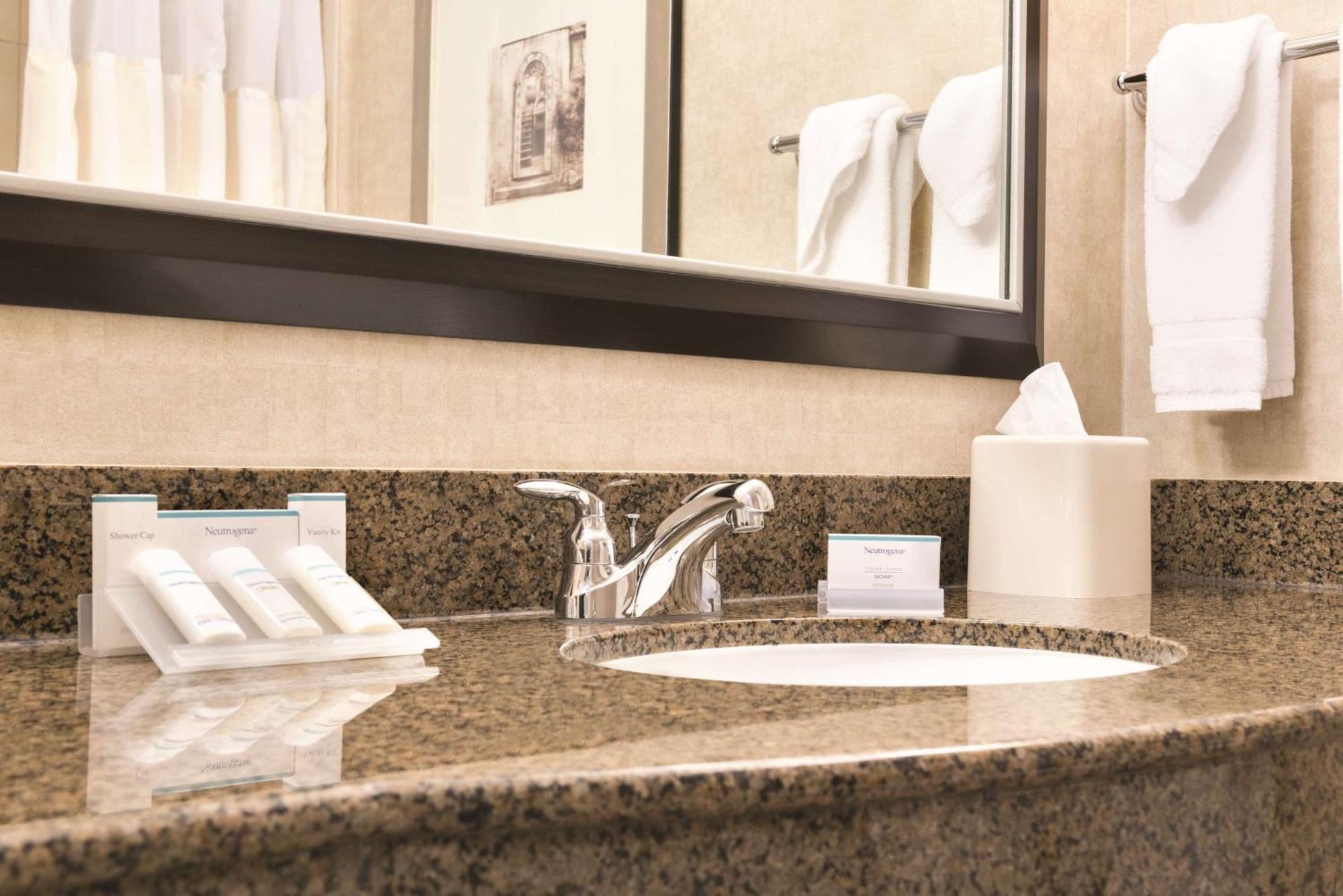 Hilton Garden Inn Fargo Buitenkant foto